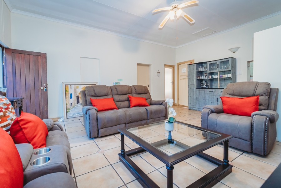 6 Bedroom Property for Sale in Heatherlands Western Cape